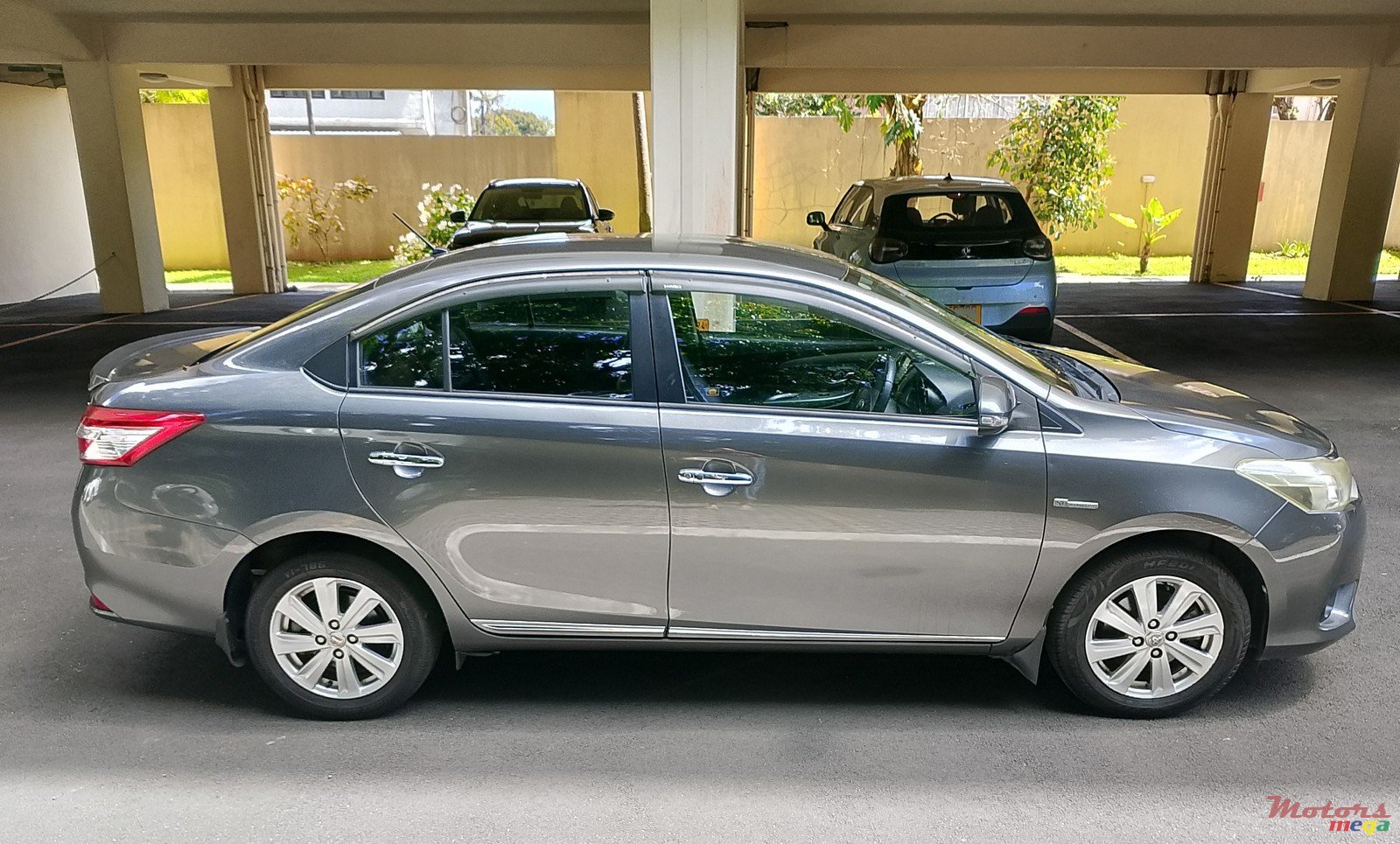 2015' Toyota Yaris photo #4