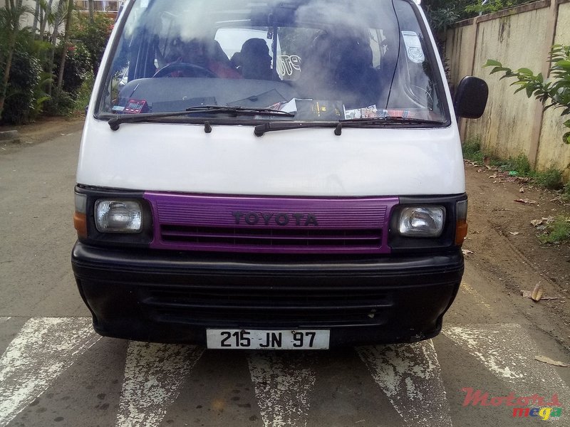 1997' Toyota HiAce photo #1