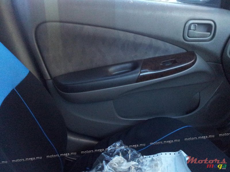 2001' Nissan N16 photo #3