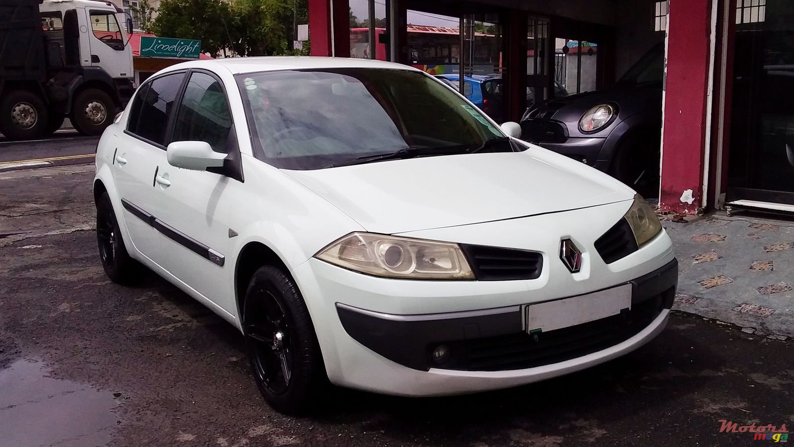 2007' Renault Megane photo #1