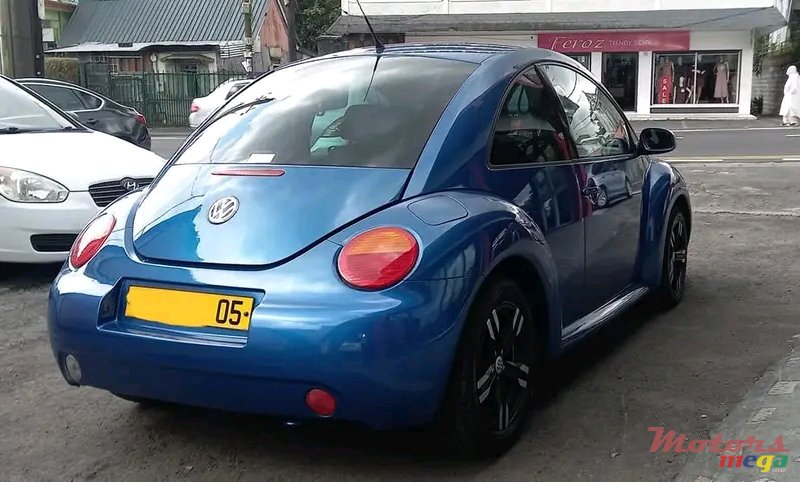 2005' Volkswagen Beetle photo #2