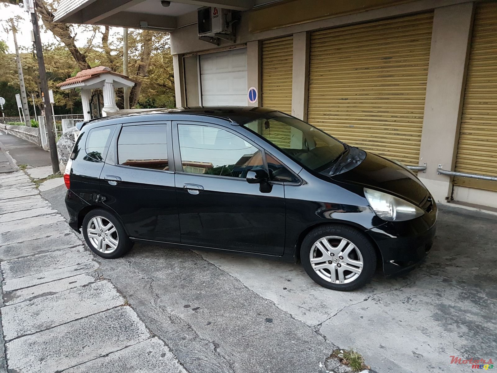 2004' Honda Fit photo #1