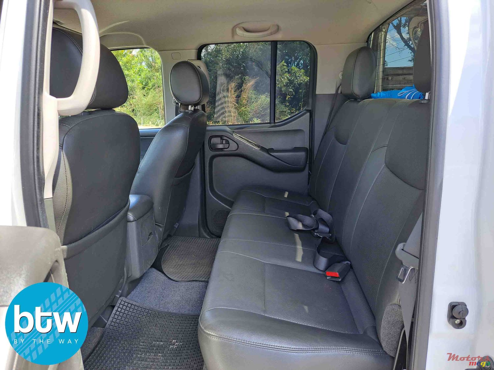 2017' Nissan Navara photo #3