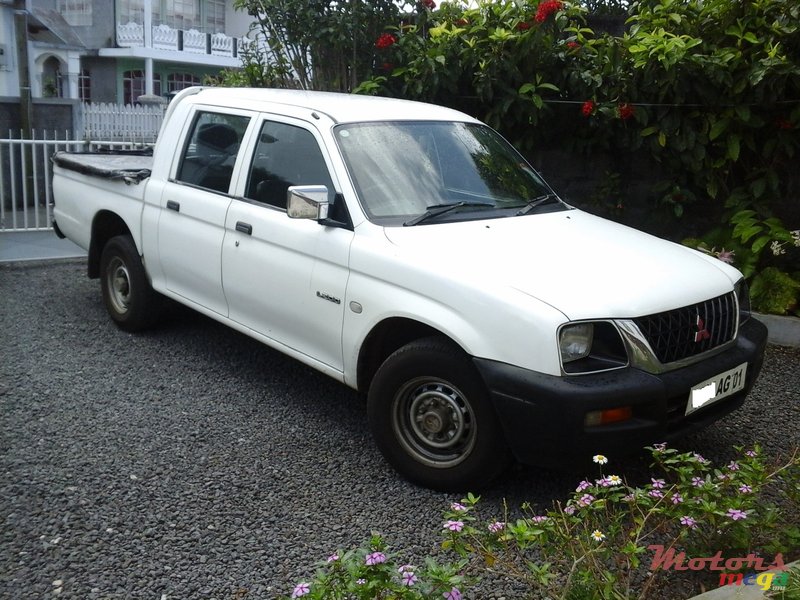 2001' Mitsubishi L 200 photo #1