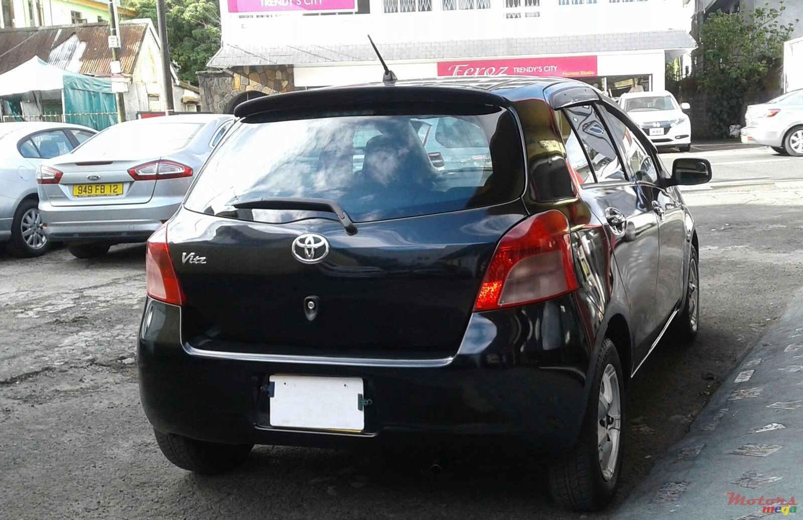 2007' Toyota Vitz photo #2