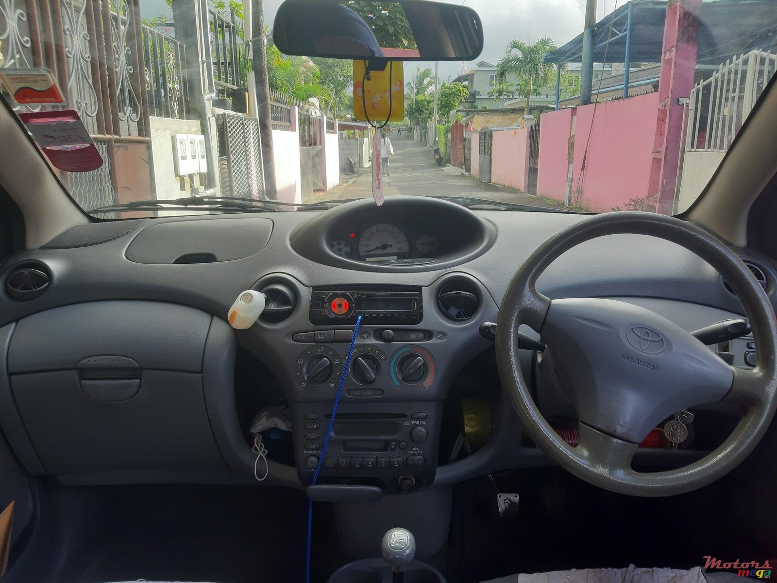 1999' Toyota Vitz photo #5