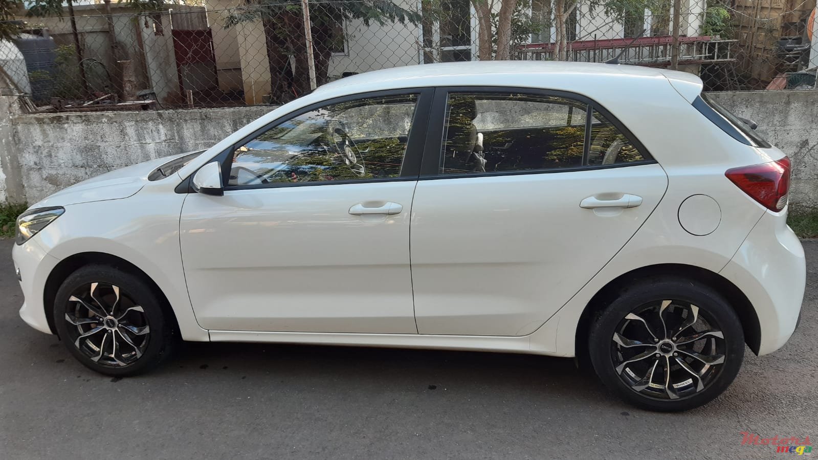2019' Kia Rio photo #2