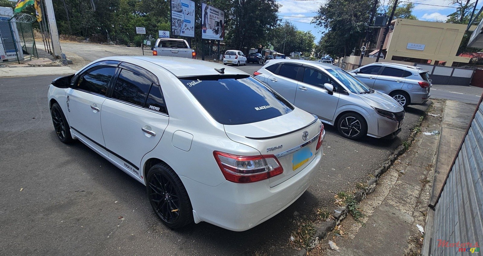 2013' Toyota Premio photo #5