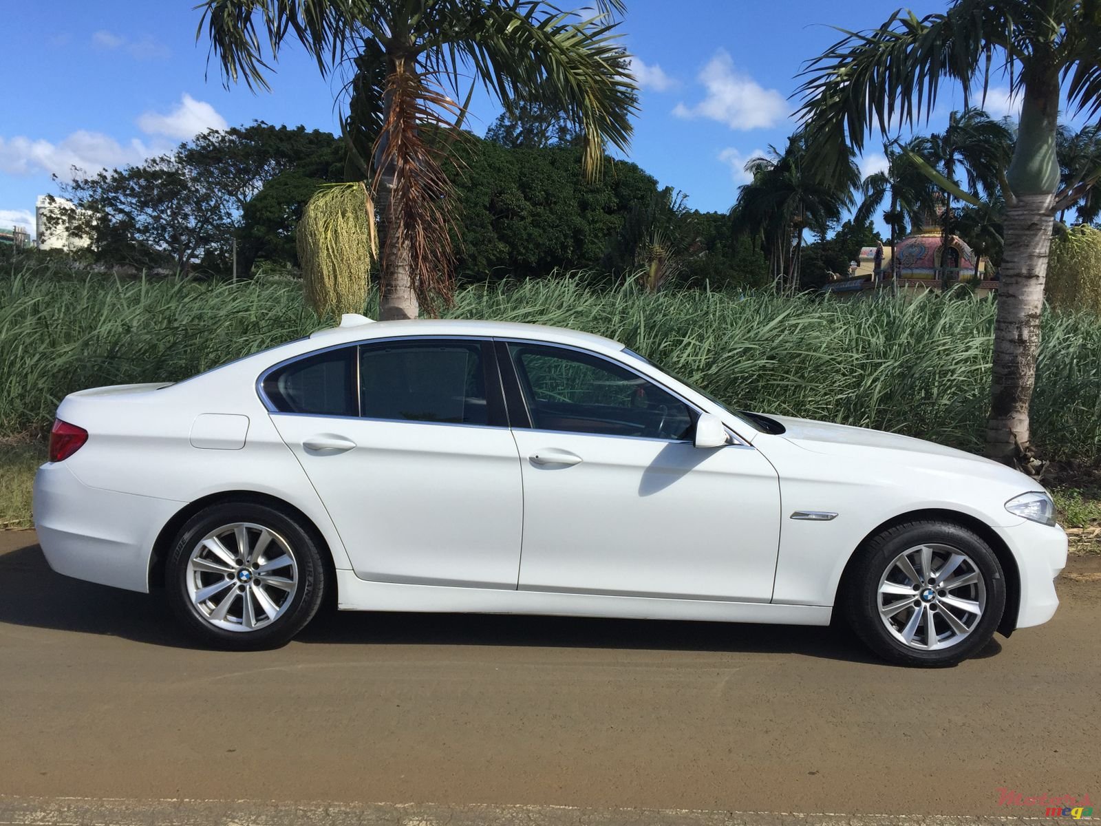 2012' BMW 5 Series photo #4