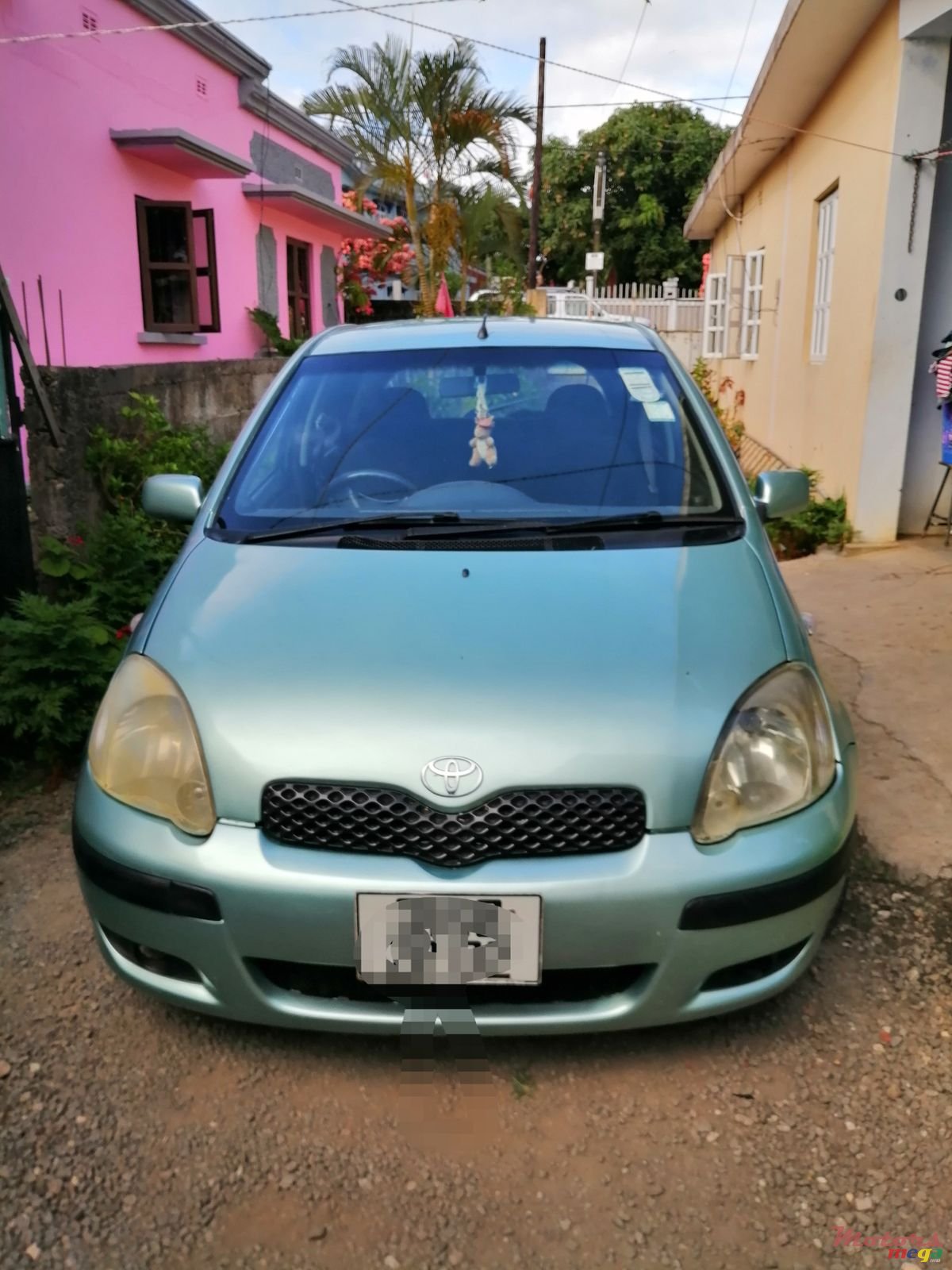 2002' Toyota Vitz photo #1