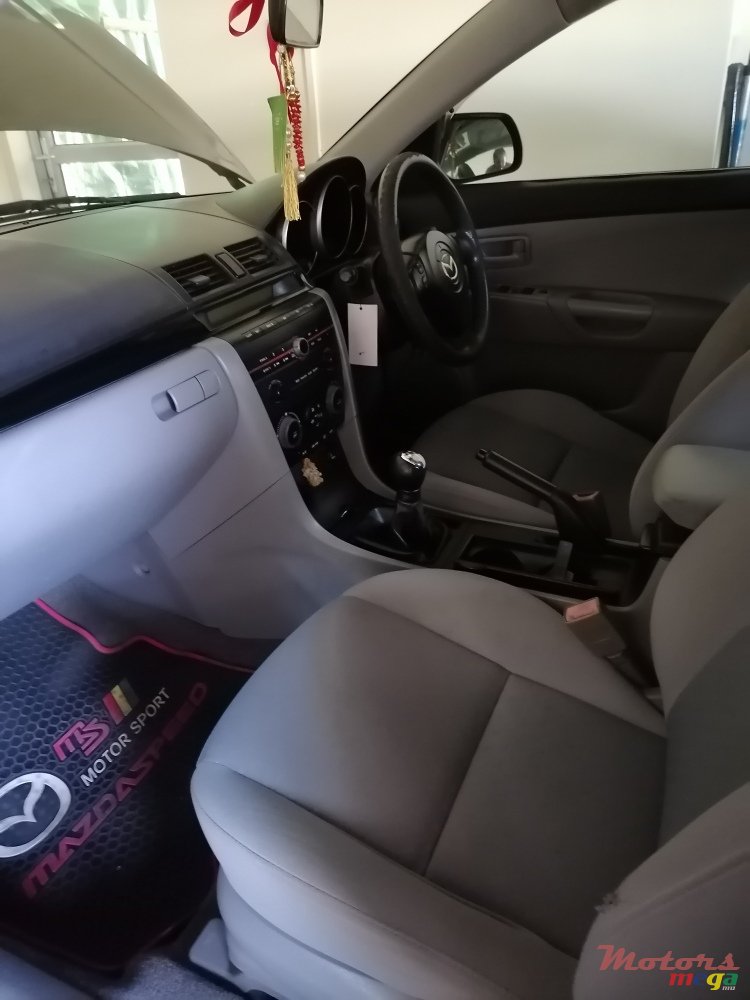 2004' Mazda 3 photo #3