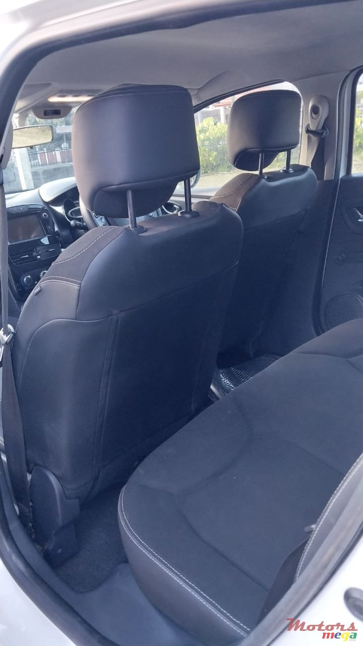 2015' Renault Clio photo #4