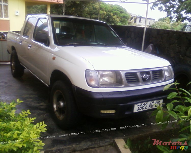 2000' Nissan photo #1