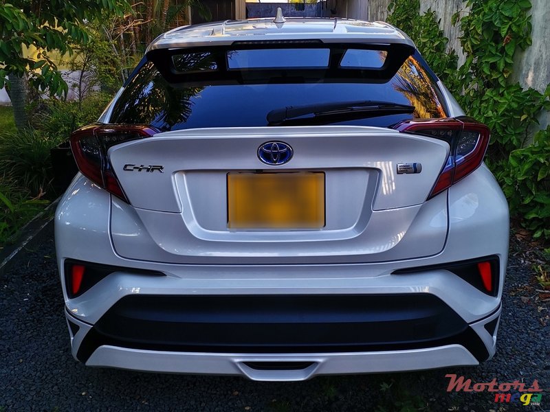 2019' Toyota C-HR photo #2