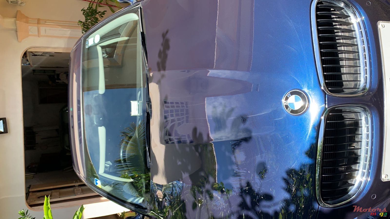 2011' BMW 3 Series photo #2