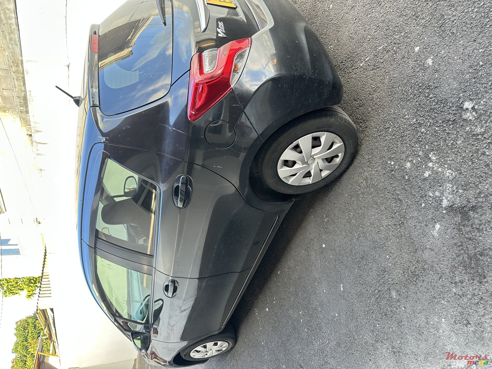 2016' Toyota Vitz photo #4