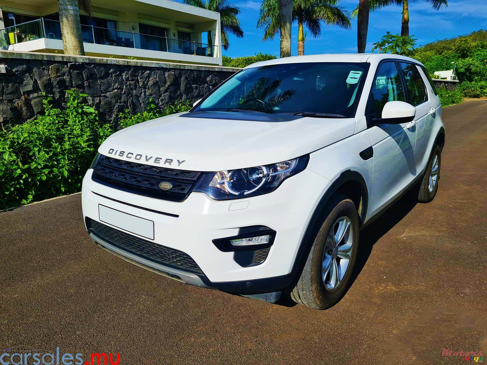 2017' Land Rover Discovery Sport si4 photo #1