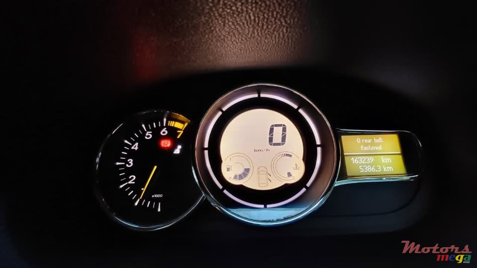 2011' Renault Megane photo #7