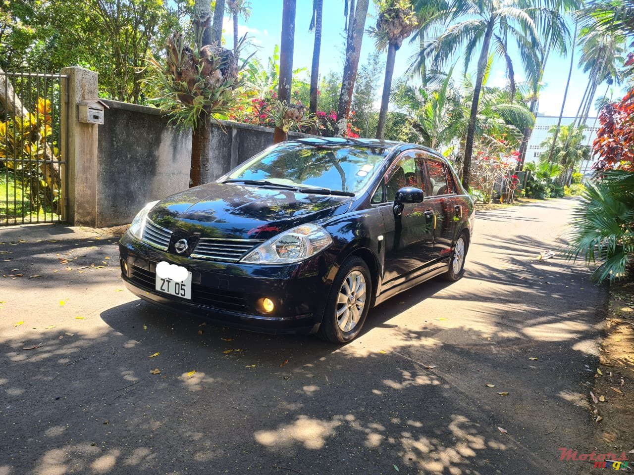 2005' Nissan Tiida photo #2