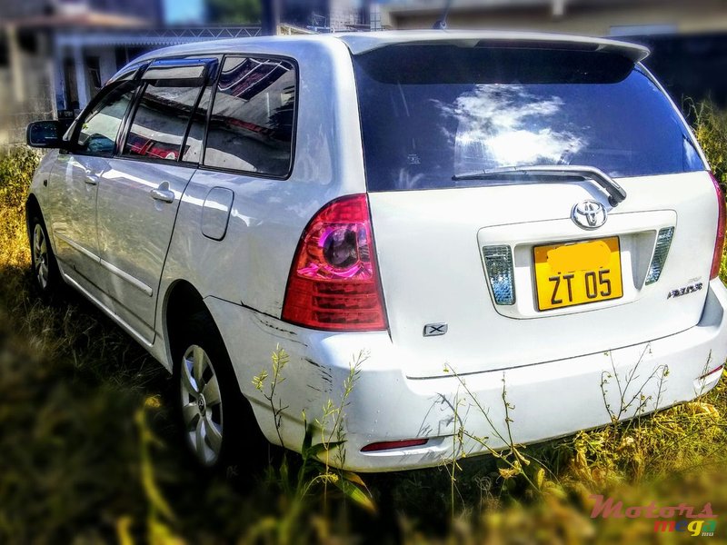 2005' Toyota Corolla Fielder X photo #3