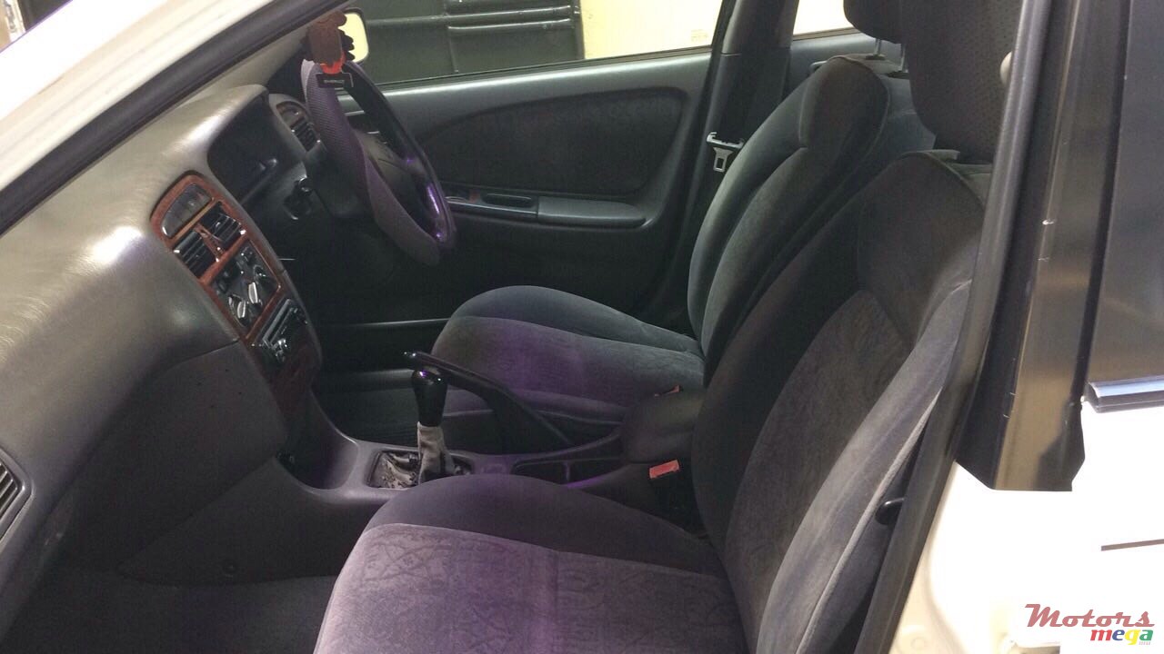 1999' Toyota Avensis photo #4