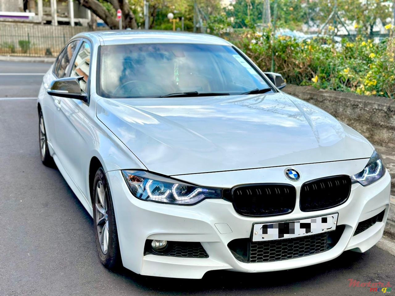 2013' BMW 320 photo #1