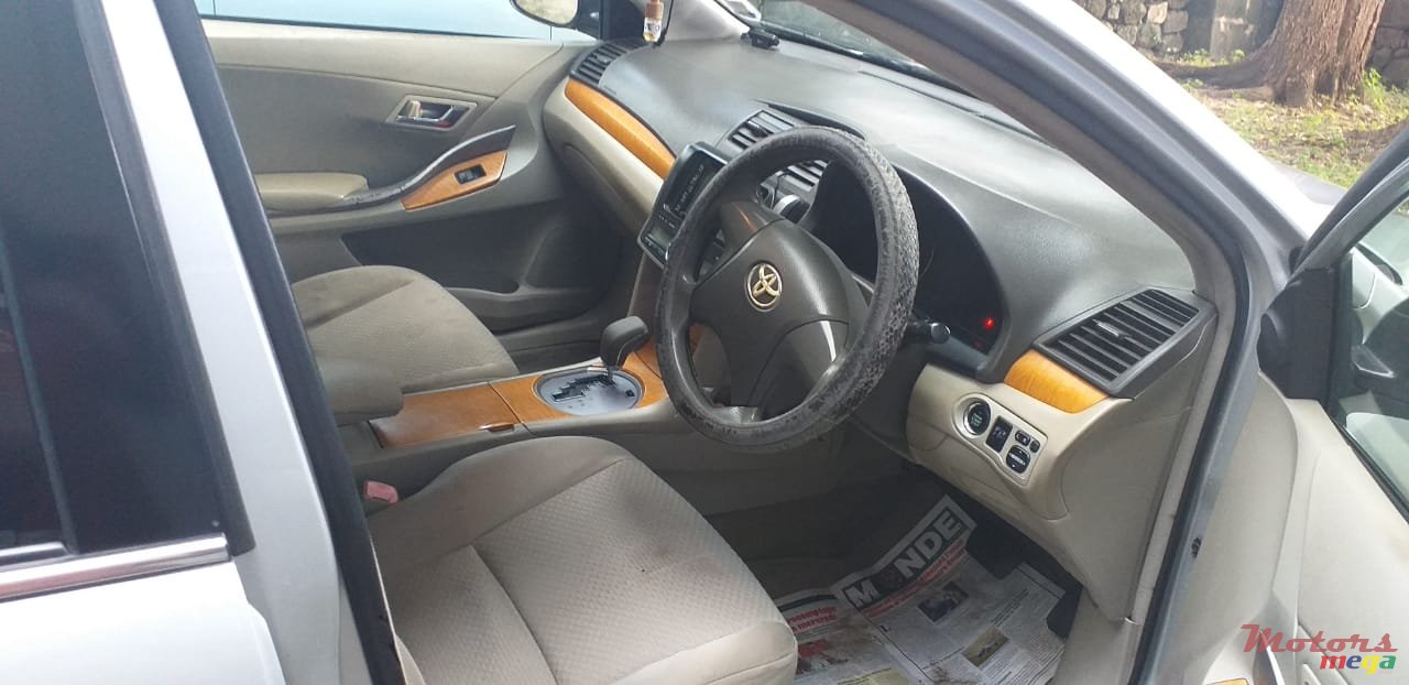 2009' Toyota Premio photo #4