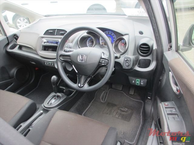 2013' Honda Fit Shuttle photo #3