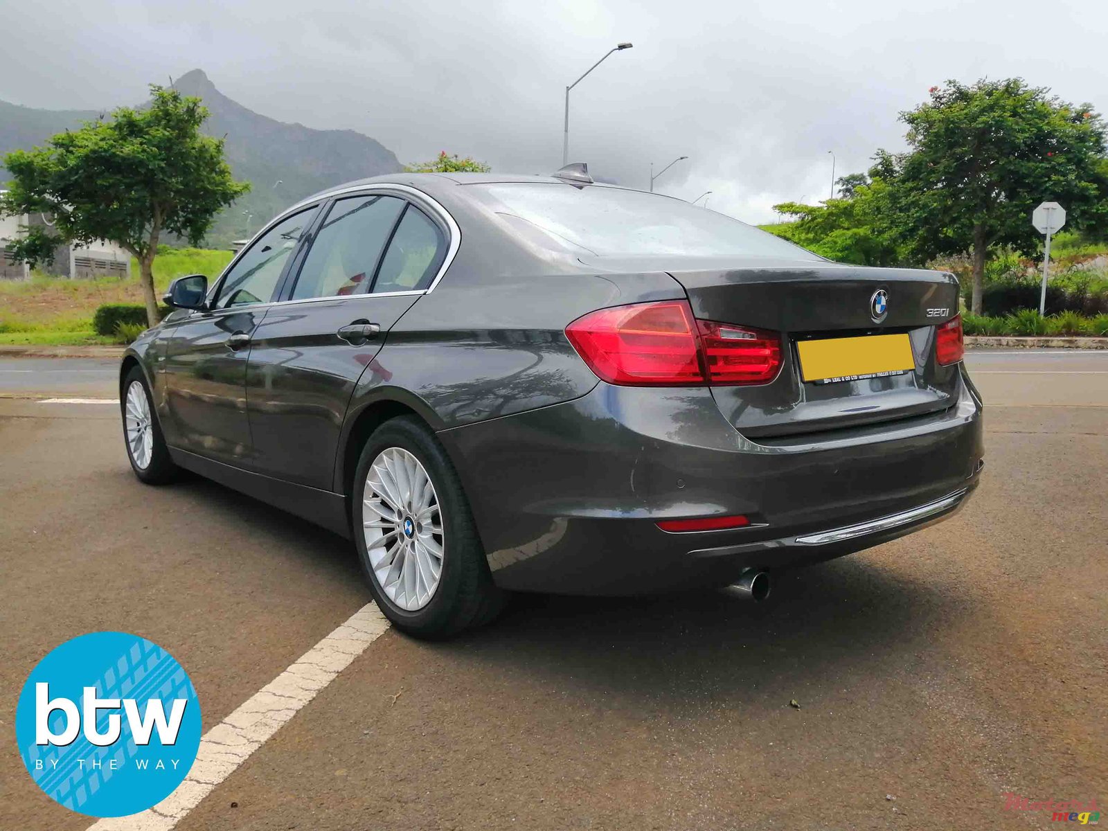 2012' BMW 3 Series photo #3