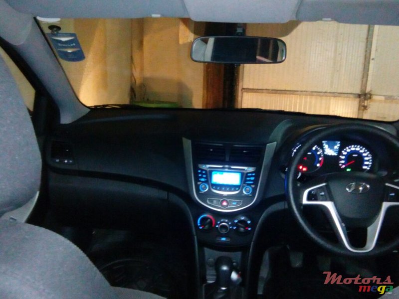 2012' Hyundai Accent photo #2