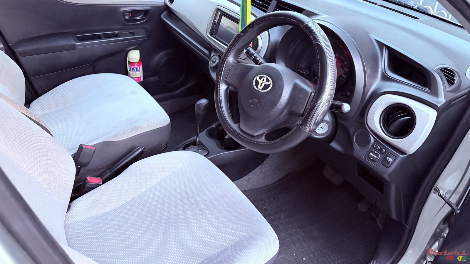 2011' Toyota Vitz photo #6