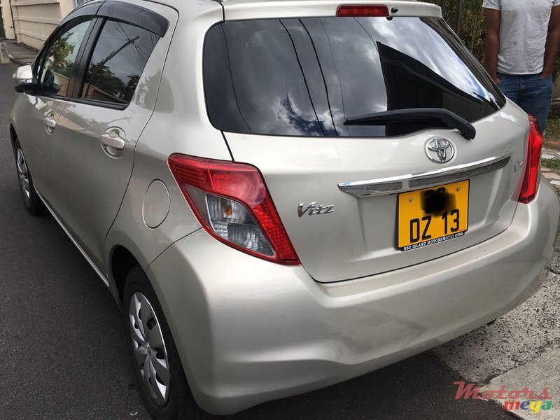 2013' Toyota Vitz full option photo #3