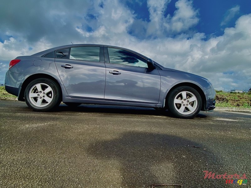 2011' Chevrolet Cruze photo #1