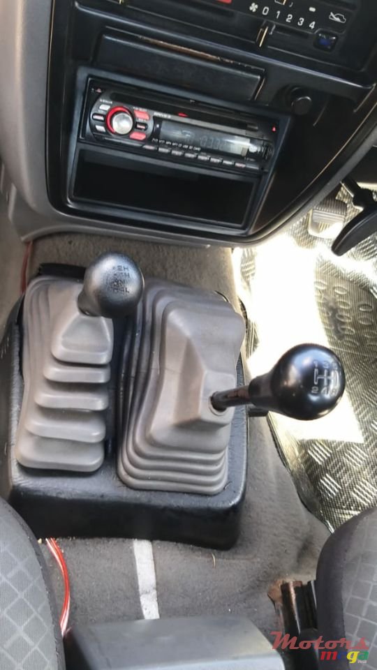 2001' Nissan Hardbody photo #3