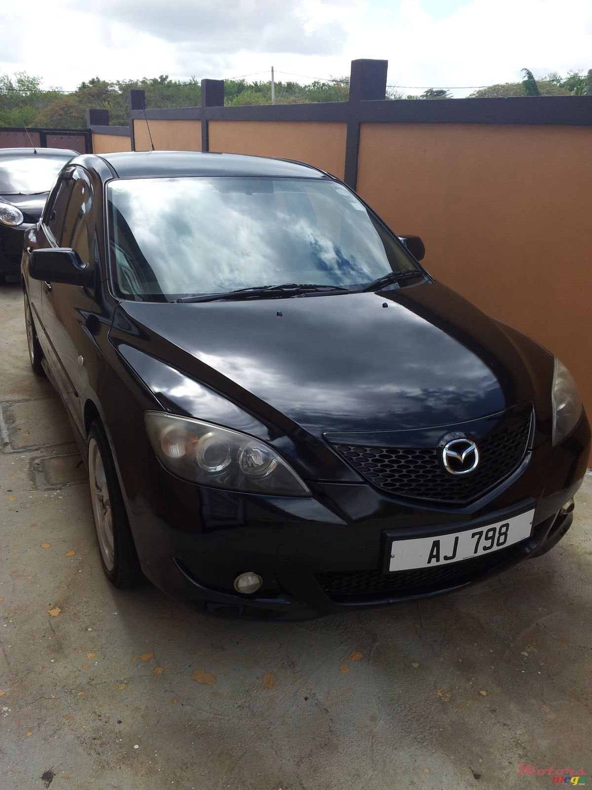 2004' Mazda 3 GT photo #2