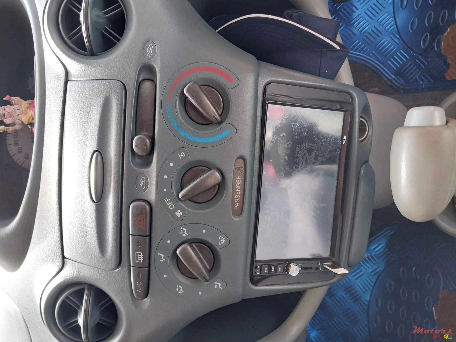 2001' Toyota Vitz photo #7