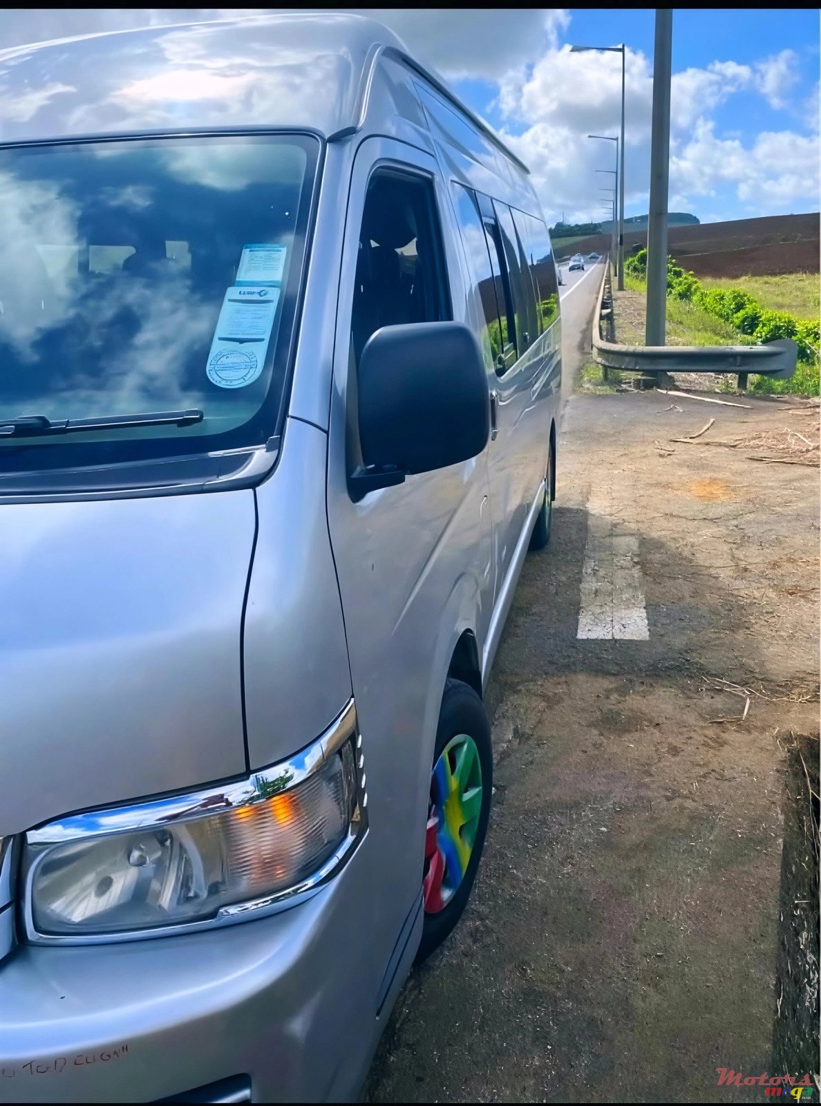 2010' Toyota HIACE GL photo #3