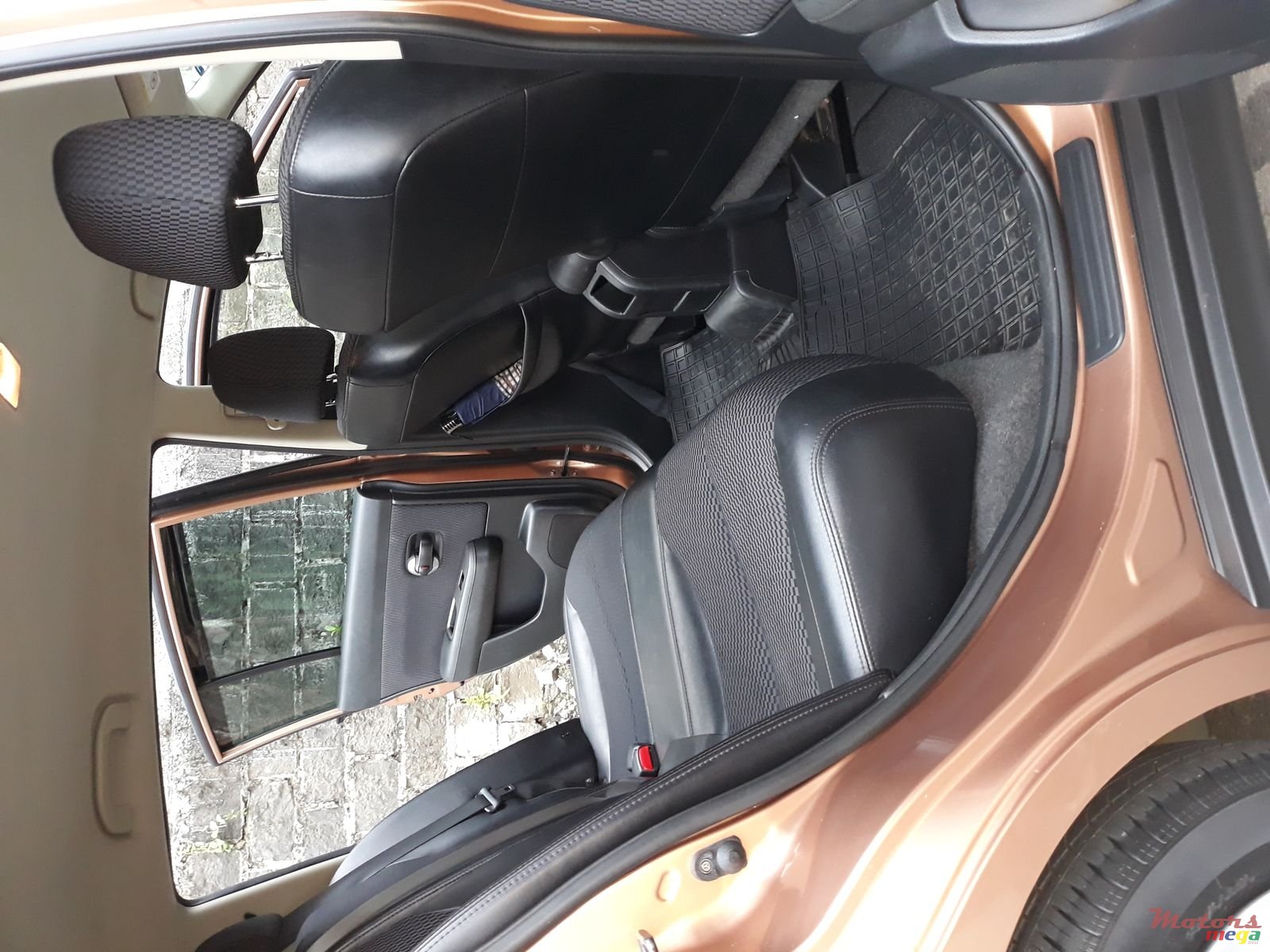 2010' Nissan Tiida photo #3