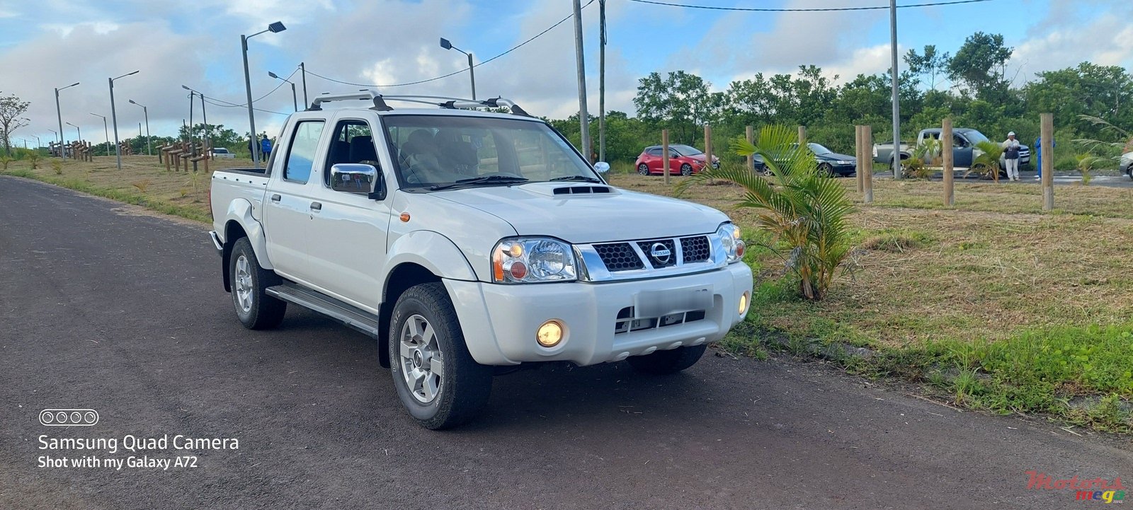 2020' Nissan NV300 photo #1