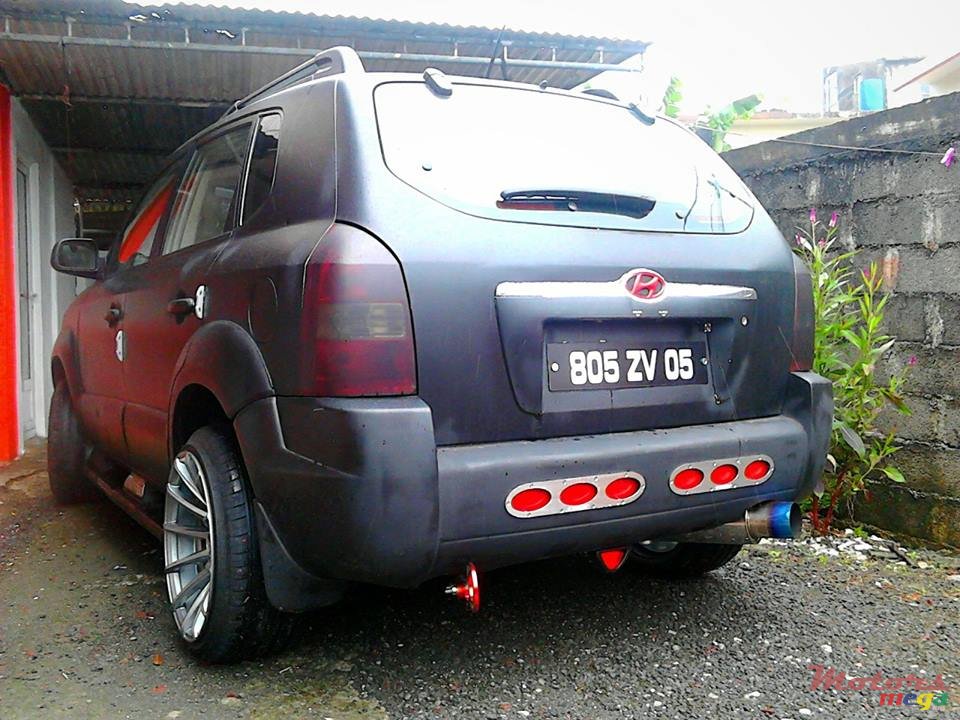 2005' Hyundai Tucson photo #3