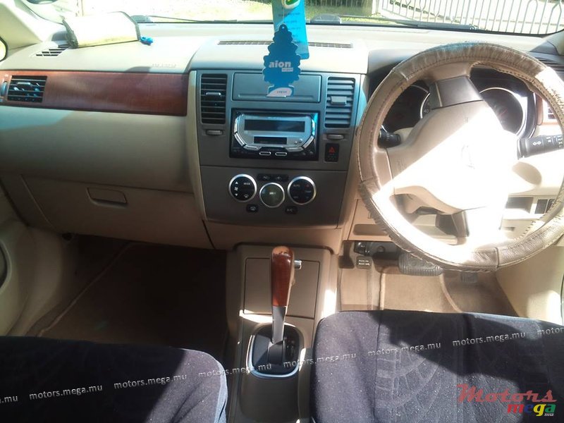 2005' Nissan photo #2