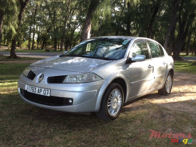 2007' Renault Megane photo #2