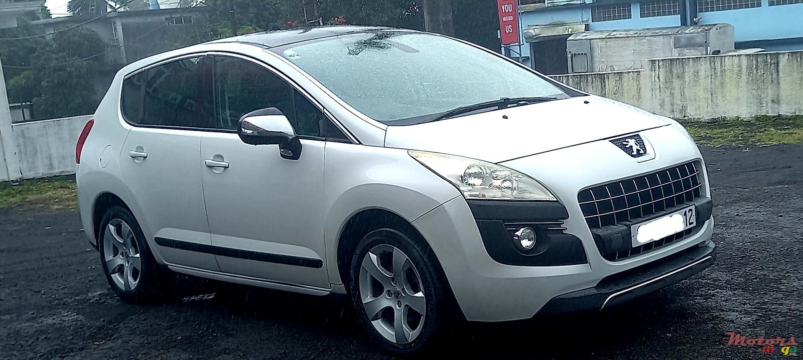 2012' Peugeot 3008 photo #1