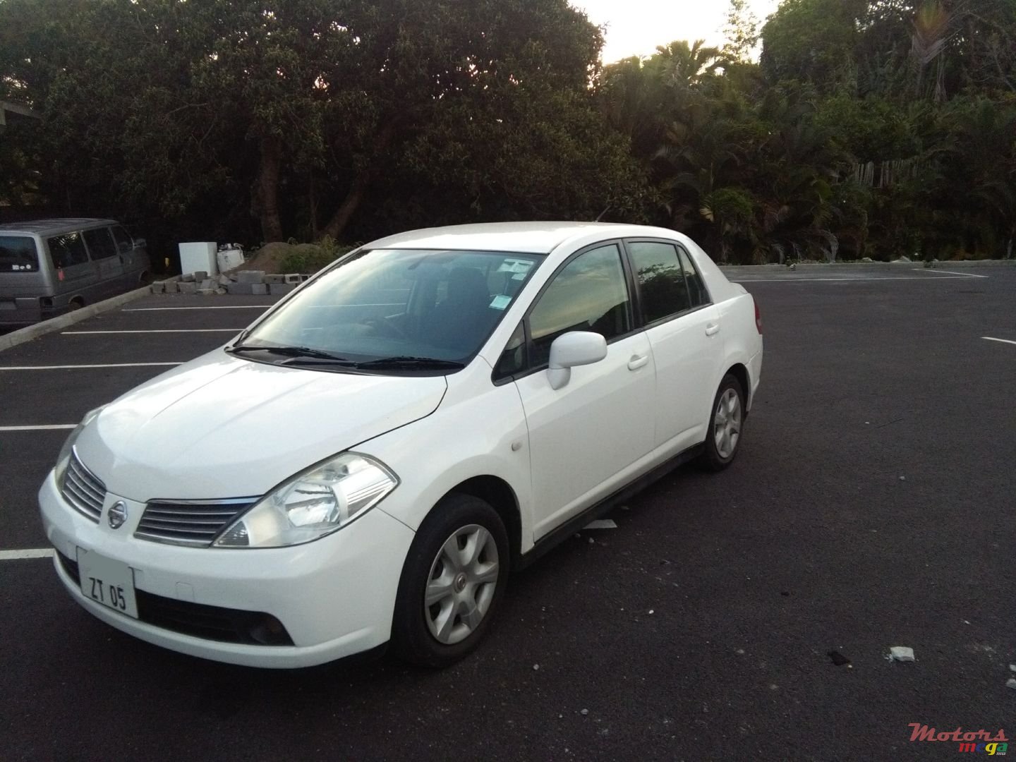 2005' Nissan Tiida photo #3