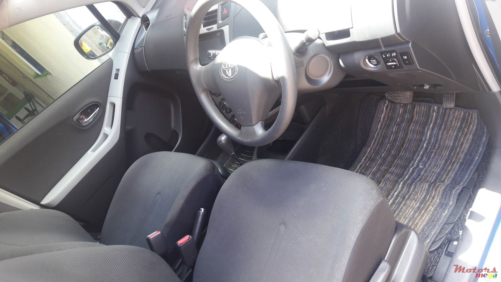 2010' Toyota Vitz photo #4