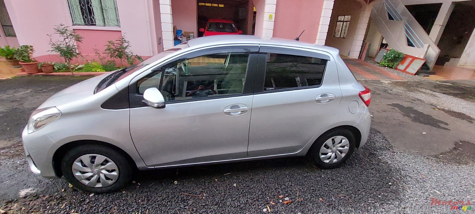 2017' Toyota Vitz photo #3