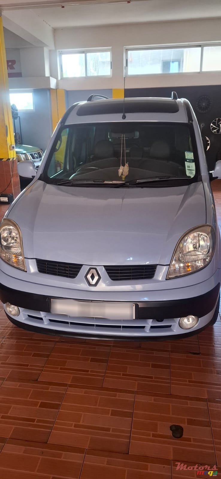 2005' Renault photo #2