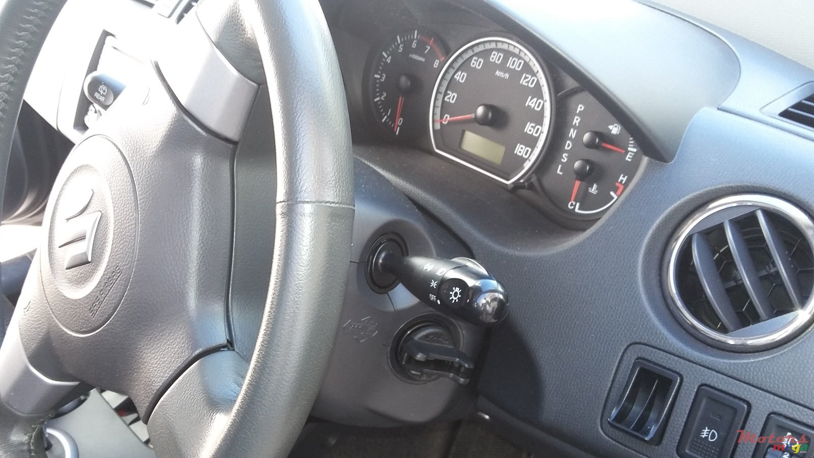 2009' Suzuki Swift photo #2