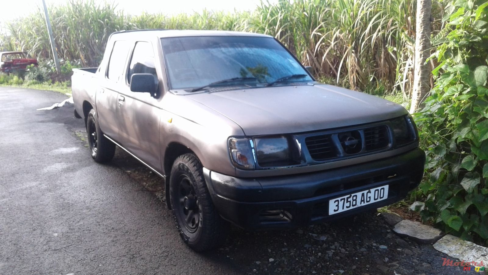 2000' Nissan Hardbody photo #2