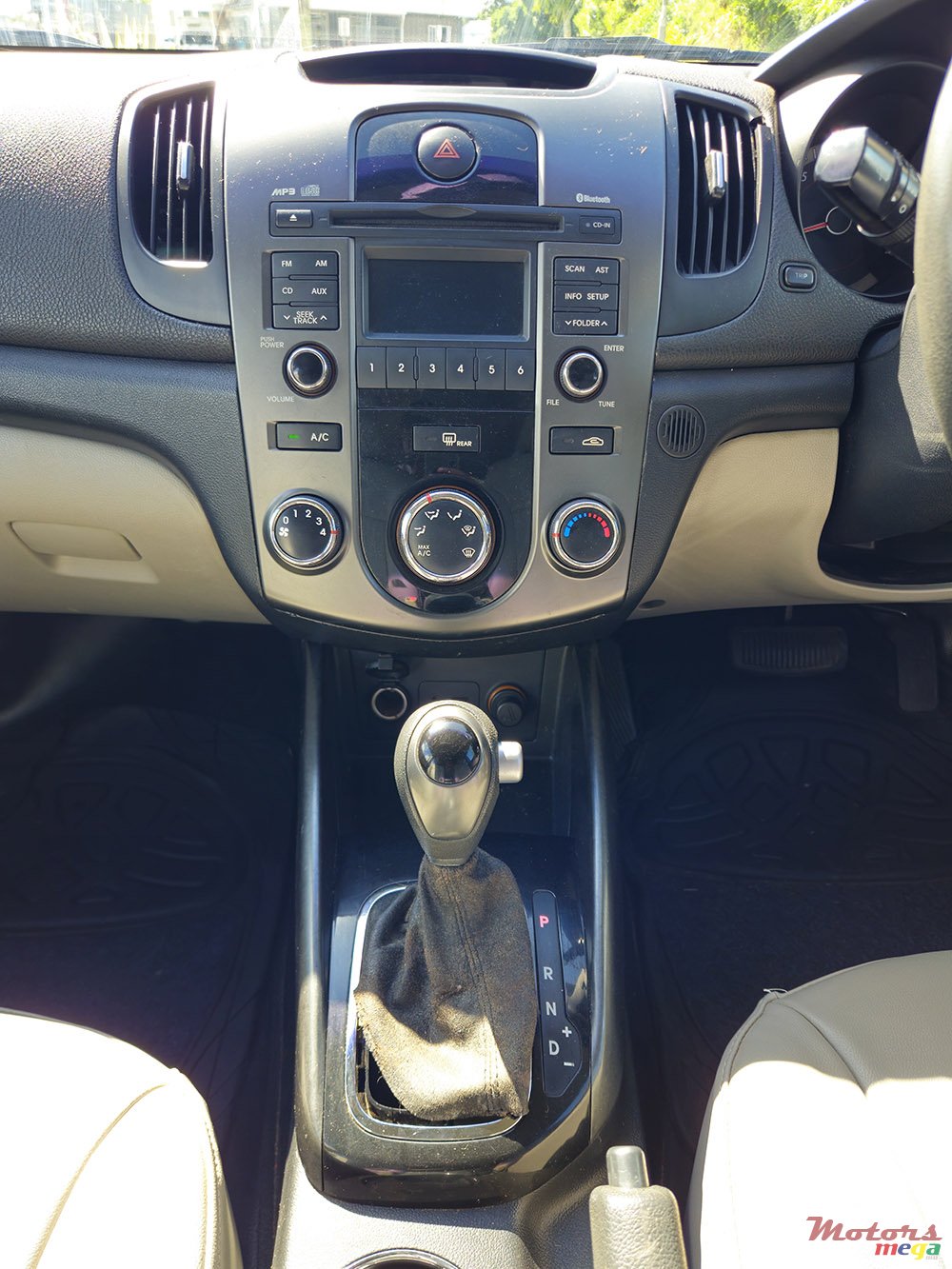 2011' Kia Cerato photo #7